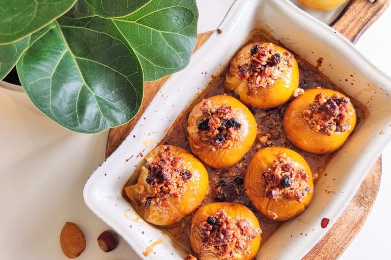 Maçãs Assadas com Miso e Frutos Secos