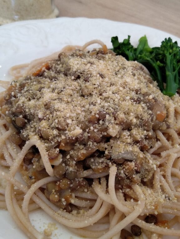 Bolonhesa De Lentilhas E “queijo Parmesão” Vegan
