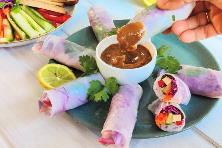 Rolinhos De Verão Com Molho De Manteiga De Amendoim