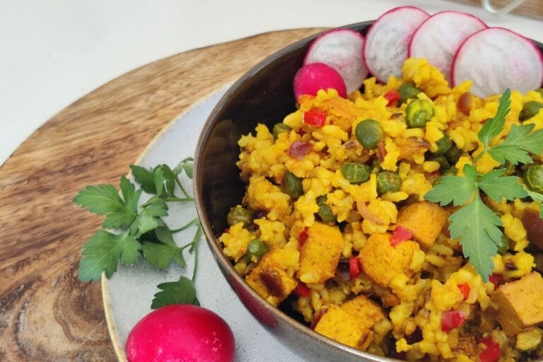 Arroz rápido com tofu fumado