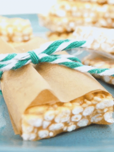 Crocante de arroz tufado com manteiga de amendoim