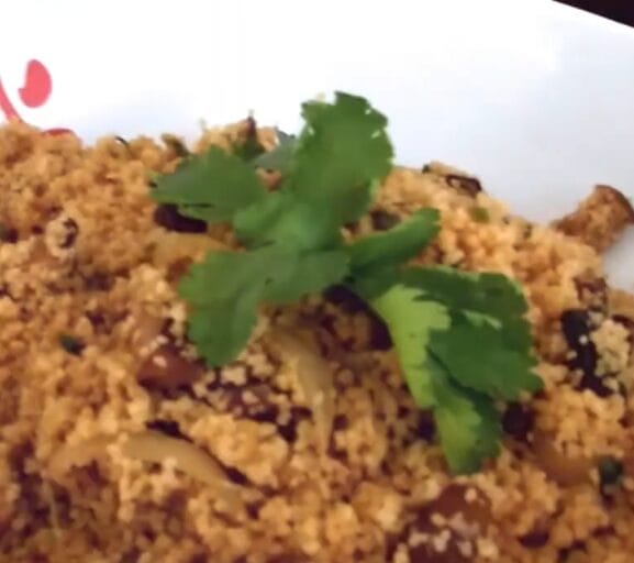 Cuscuz cogumelos shiitake e coentros
