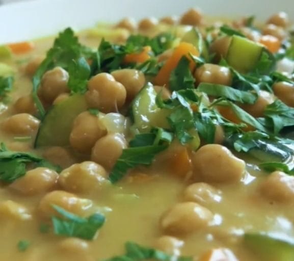 Salada de Grão de Bico com Molho de Mostarda